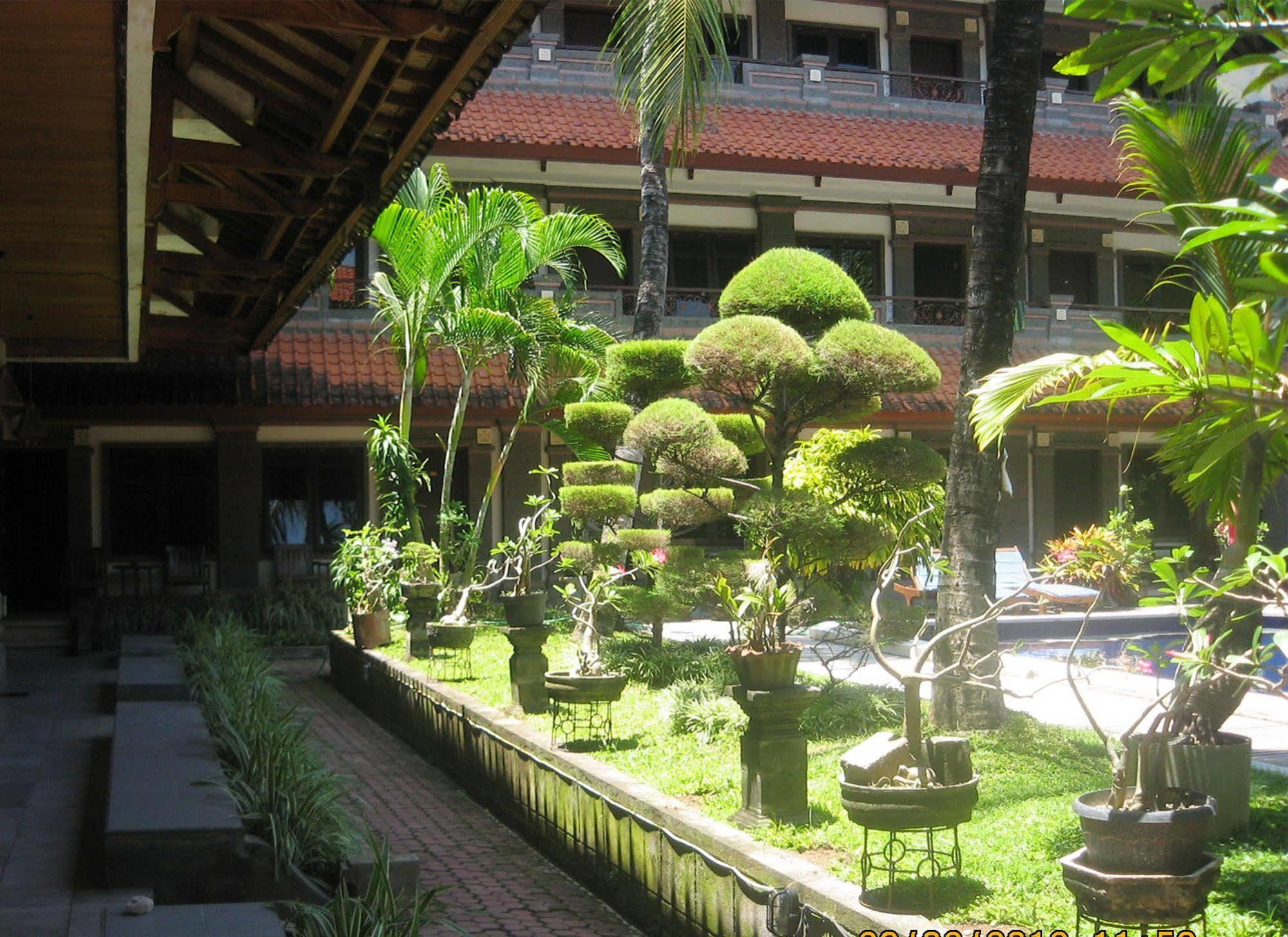 Hotel Puri Tanah Lot Kuta Lombok Exterior foto